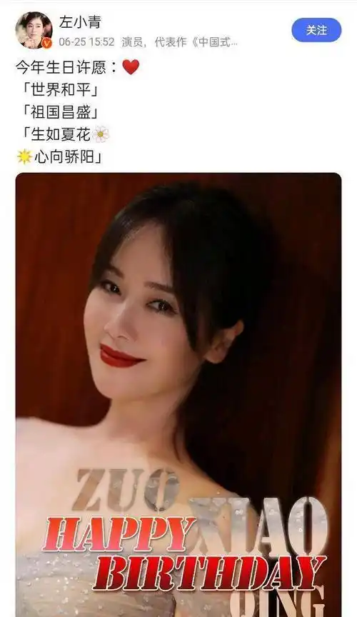 44岁左小青身穿时尚时尚与教练泳池亲密互动,体态优雅身姿婀娜_泳衣