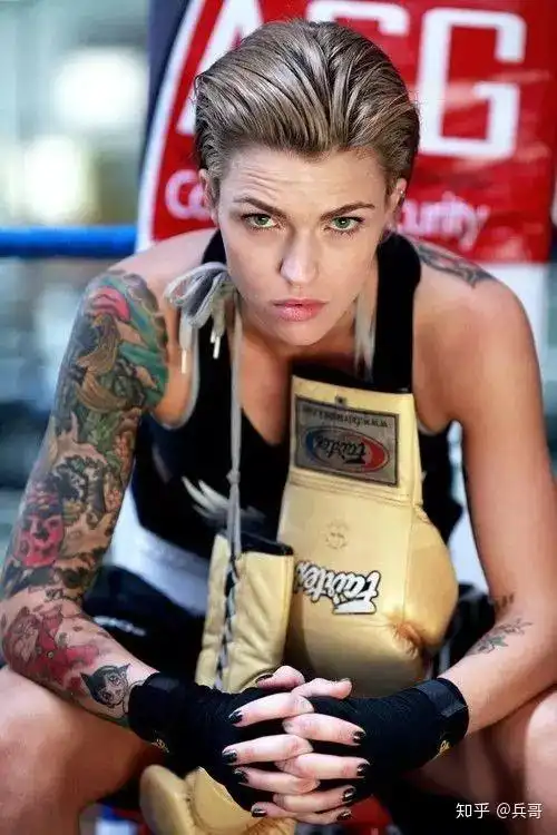 帅女生都是这么纹身的! - 知乎