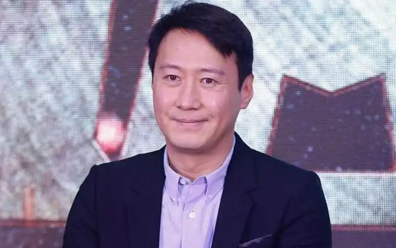 黎明演唱会妻女现身,女儿身高猛长到妈妈腰,长发披肩初显女神范