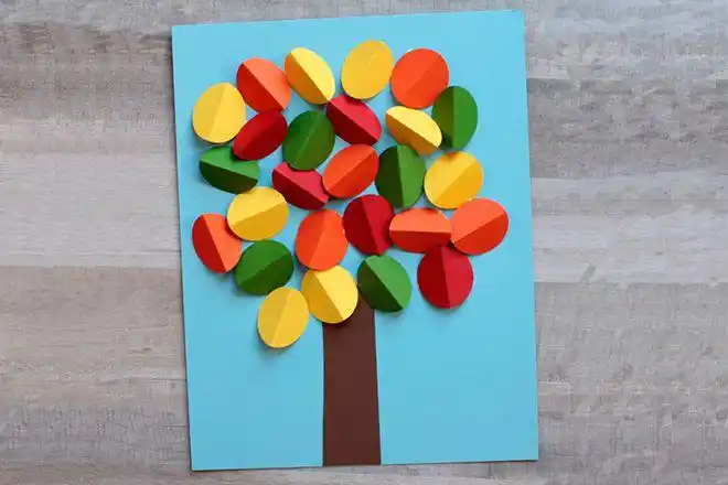 小班简单手工:圆形卡纸拼贴画立体感的秋天大树(步骤图解)