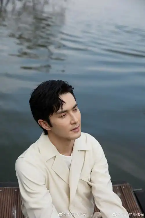 近日,@深情的高伟光 再次被拍到与美女一同出行……|高伟光_新浪新闻