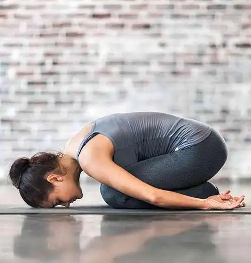 6个适合瑜伽初学者练习的动作,燃脂又瘦身!