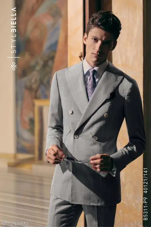 福州宝龙mrc西先生西装定制灰色西服穿出都市男性的自我风格