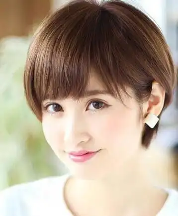 试试这些圆脸齐耳短发吧,让你做这个夏天的女王!