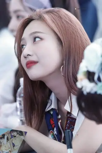 朴秀荣,抱图看简介,评论提名.侵删.@花妈