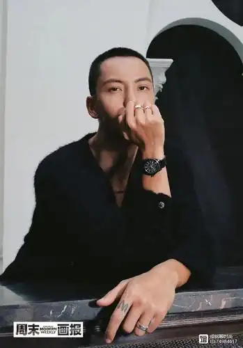 陈伟霆又剪寸头了,打破高发际线不能剪寸头说法,饱饱真是酷毙了