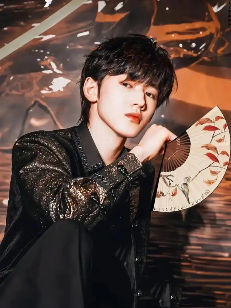 宋亚轩稀有照片,超级好看9999