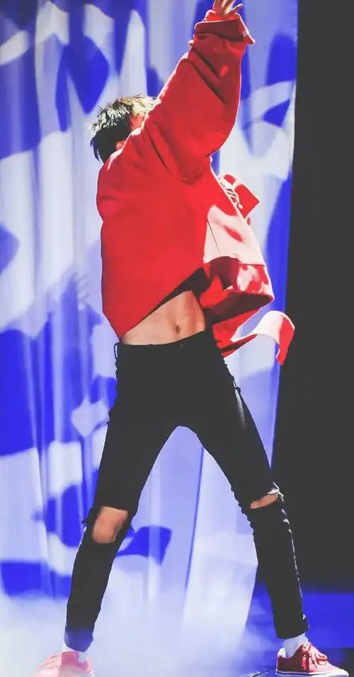 芭男星时尚##身材最能打的明星#日常安利易烊千玺超话腹肌线条a到