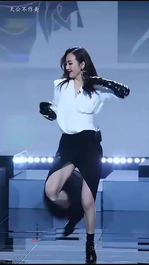 王鸥不愧是复古美人!舞台太媚了,跳舞这么厉害!