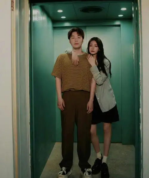 沈梦辰零点为杜海涛庆生,十指相扣出镜破离婚谣言,称赞瘦下来的老公