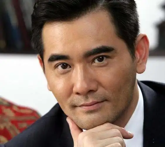 60岁美男子赵文瑄父母双亡至今单身与哥哥一家相依为命