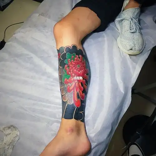 传统小腿纹身