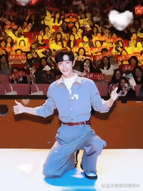 肖战当着众多粉丝的面,单膝下跪对心爱的那个她说:"这是我最后一次问