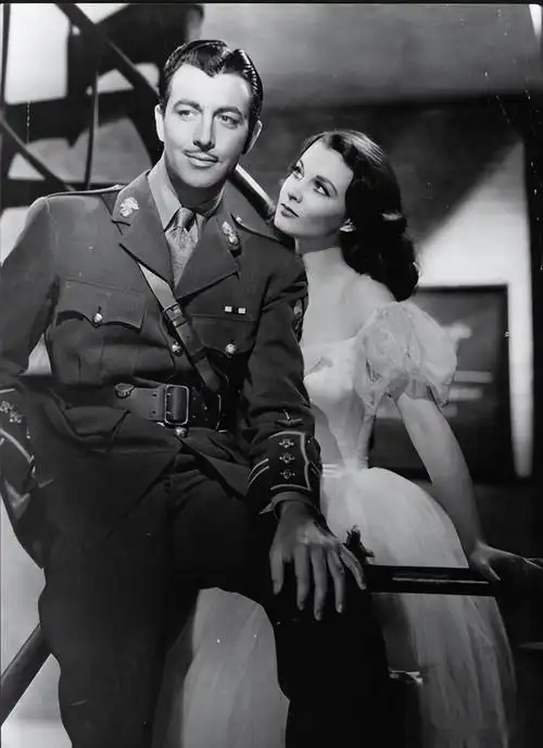 《魂断蓝桥》:爱情悲剧,时间与命运的无情纠结