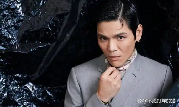 郭碧婷向佐红毯被嘲,女方满脸痘皮肤松垮,男方穿裙子内八似姐妹