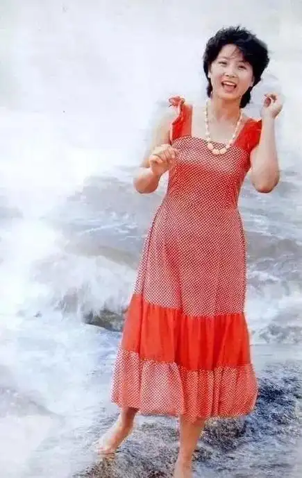 演员赵越嫁二婚佟凡恩爱25年57岁无儿无女亦无悔