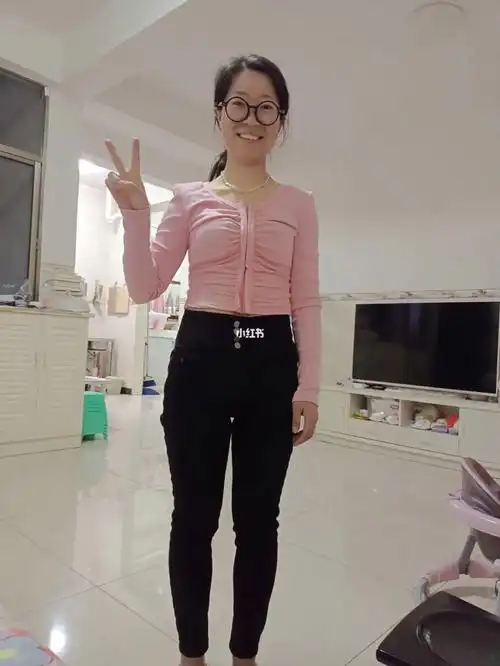 身高152cm,体重48kg,想减到40kg,腰太粗了,大腿也粗,小腿是鸡肉腿