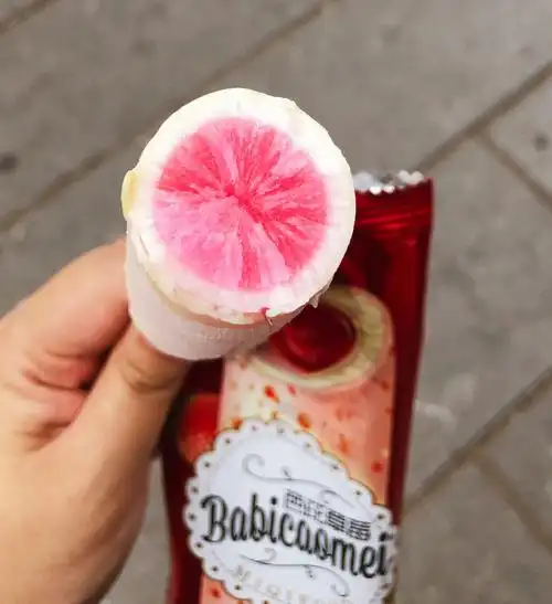 刚顺手拿的一个草莓雪糕很菩萨