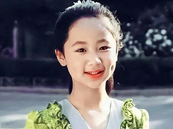 明星出道前判若两人,鞠婧祎变脸,王俊凯王源太青涩可爱__财经头条