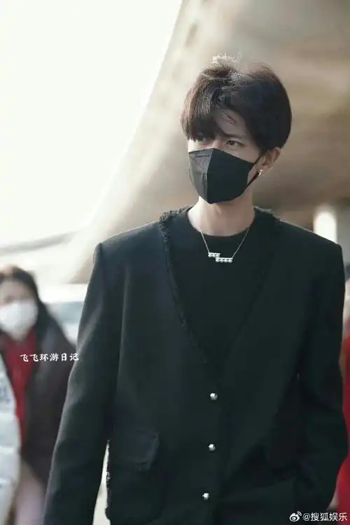 任嘉伦巴黎到达#结束米兰时装周后,任嘉伦到达巴黎,继续时装周行