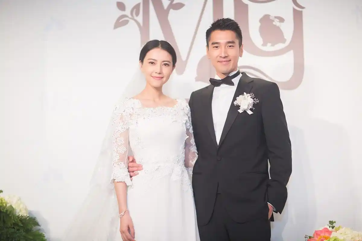 赵又廷跟高圆圆是娱乐圈令人羡慕的夫妻.