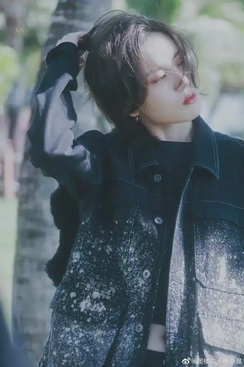 陆柯燃这组饭拍图氛围感太强了有帅到我