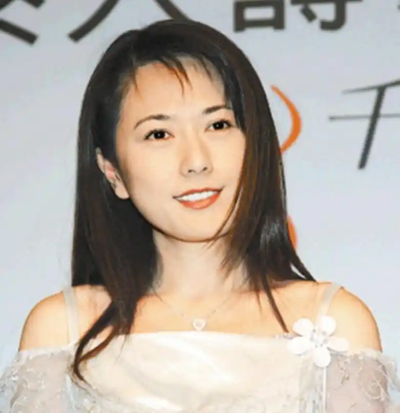 金城武的前女友,两嫁豪门都失败,现54岁的她活成"不老女神"!