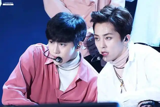 金珉锡狂吻金俊勉,大哥line居然是隐藏cp,金钟大:我的刀呢?