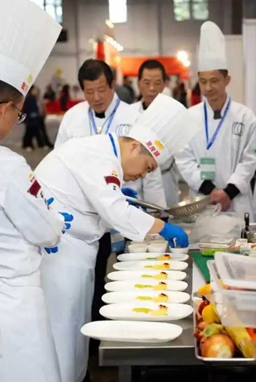 金龙鱼中华名厨队精妙创新中国菜,荣获中餐"世界大赛"特金奖