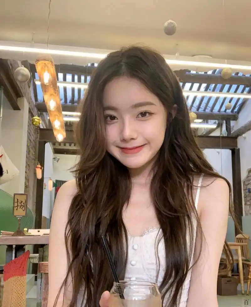 黄子韬来真的了?被扒与网红张允恩多个同款,这八九不离十了吧