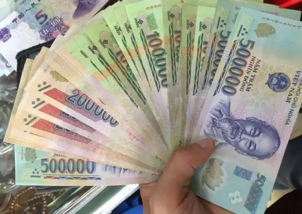 越南人炫富:我月收入600万越南盾,在中国是不是土豪?