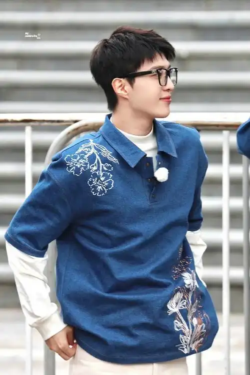 天啊跑男路透范丞丞短发 黑框眼镜 完全男大!完全击中!完全喜欢!