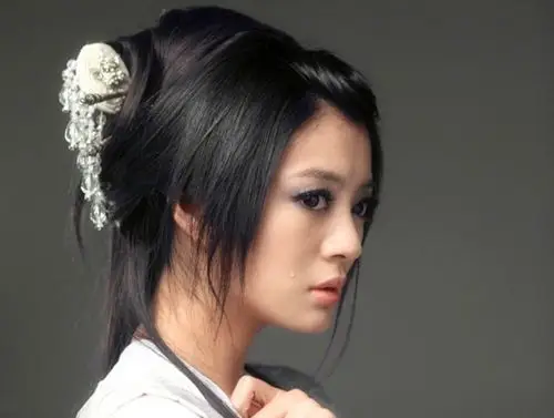 安以轩多款唯美古装照出炉 温婉动人飘逸灵动