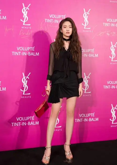 张雪迎近照曝光笑颜青春无敌怪不得秦俊杰和她同喝一碗汤