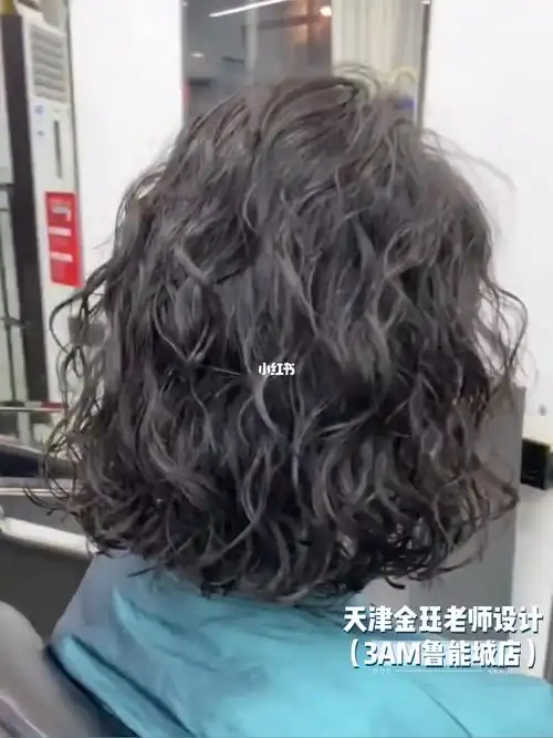 女生中短发芭比卷烫发发型减龄木马卷