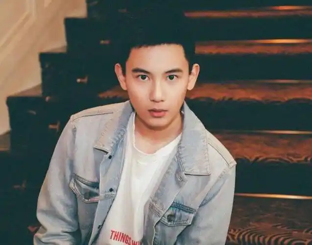 《老男孩》首播获口碑认可,最惊喜的不是依晨而是胡先煦萧晗