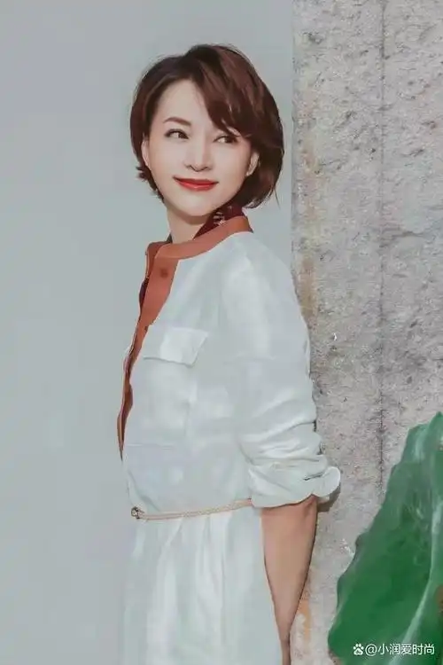 看了董卿的春装穿搭,我明白了:中年女人穿衣得体比减龄更好看