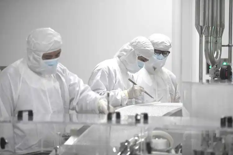 "病毒变异疫苗还有用吗?"记者探访新冠疫苗生产车间