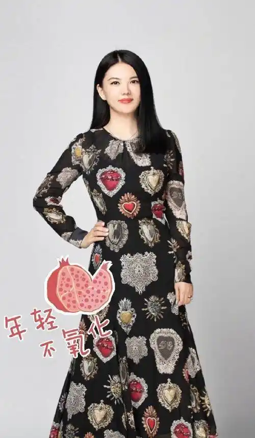 从照片中来看,不难发现的就是李湘好像真的瘦下来了,变的真的好美