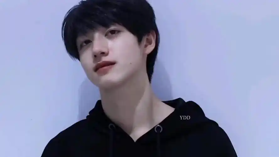 喜欢笑起来的朱志鑫 治愈系笑容 心动有声