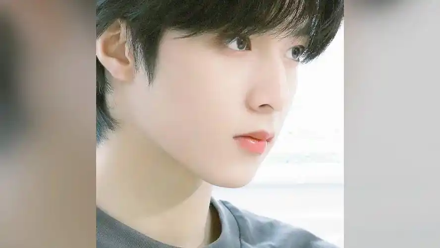 帅气男模刘耀文