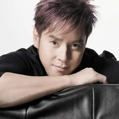 暂无身高: 暂无体重: 暂无人气:20更新时间:2021-05-08个人资料谭咏麟