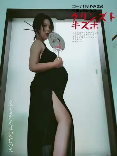 一个有韵味的"自拍"孕妇照