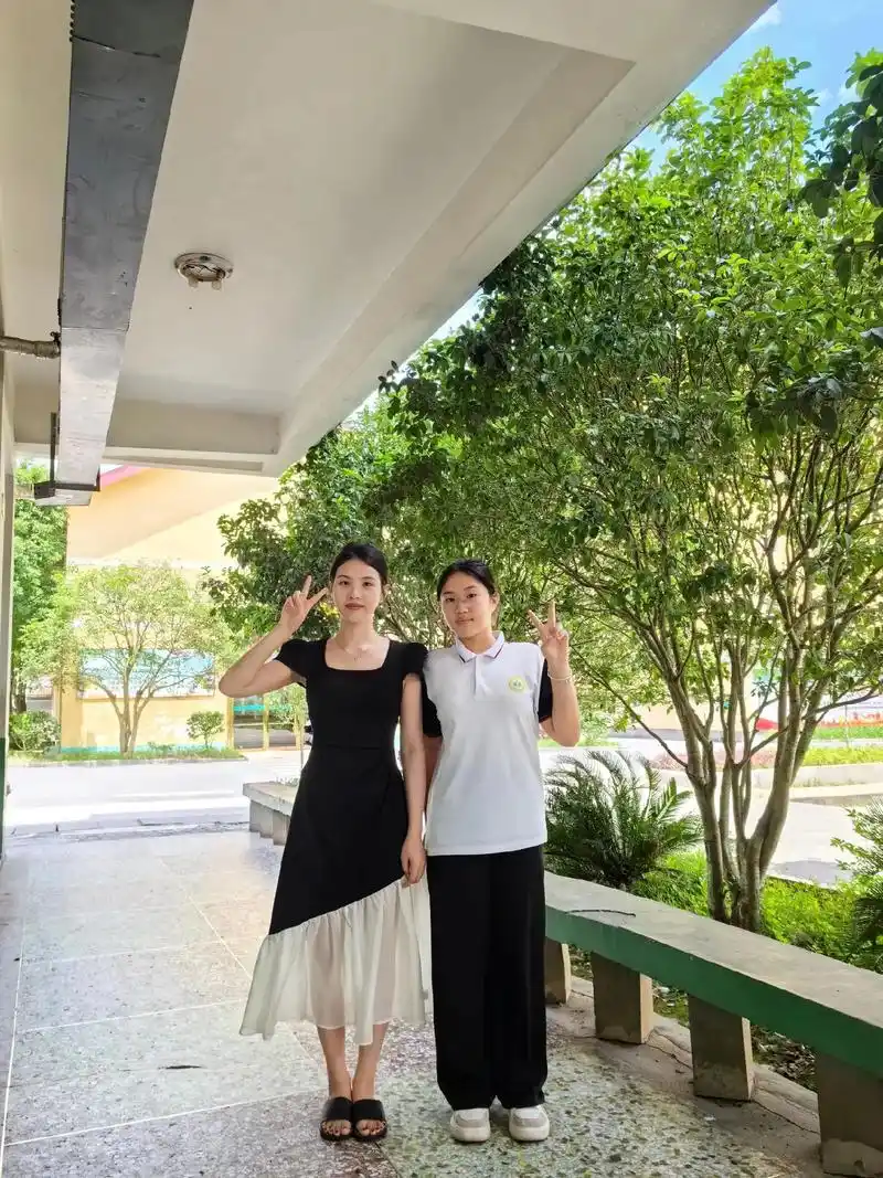 毕业快乐呀🥹#师生情 #女教师的日常 #毕业前最后一张合照 - 抖音