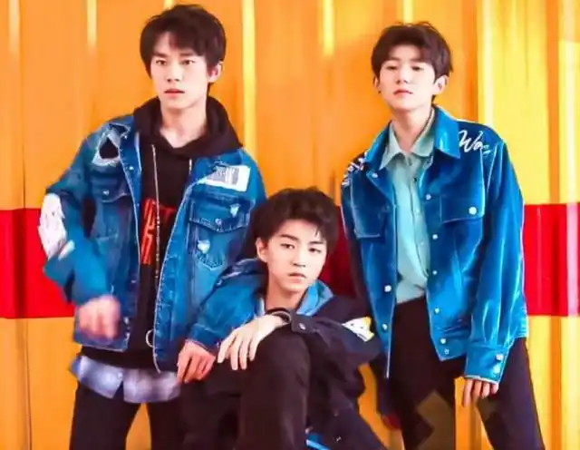 tfboys同框,官博发三人罕见合照,拍照姿势像在互相示爱