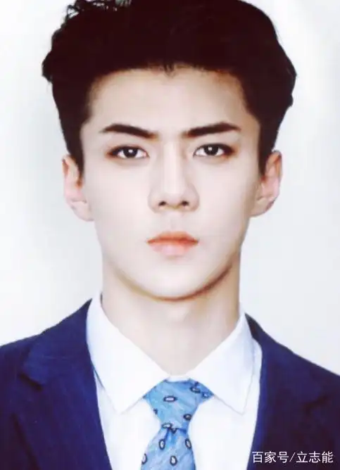 "阳光美少年"吴世勋罕见证件照曝光,网友:这也太帅了吧!