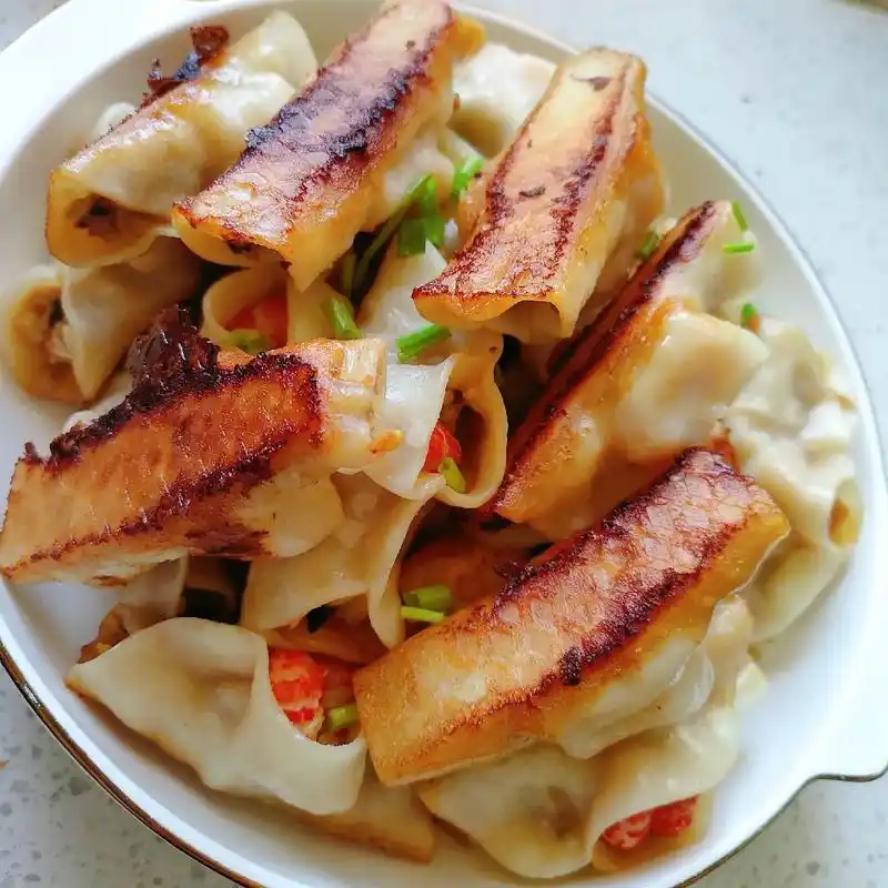 食材:饺子皮,肉馅,龙虾尾,胡萝卜,玉米粒! 做 - 抖音