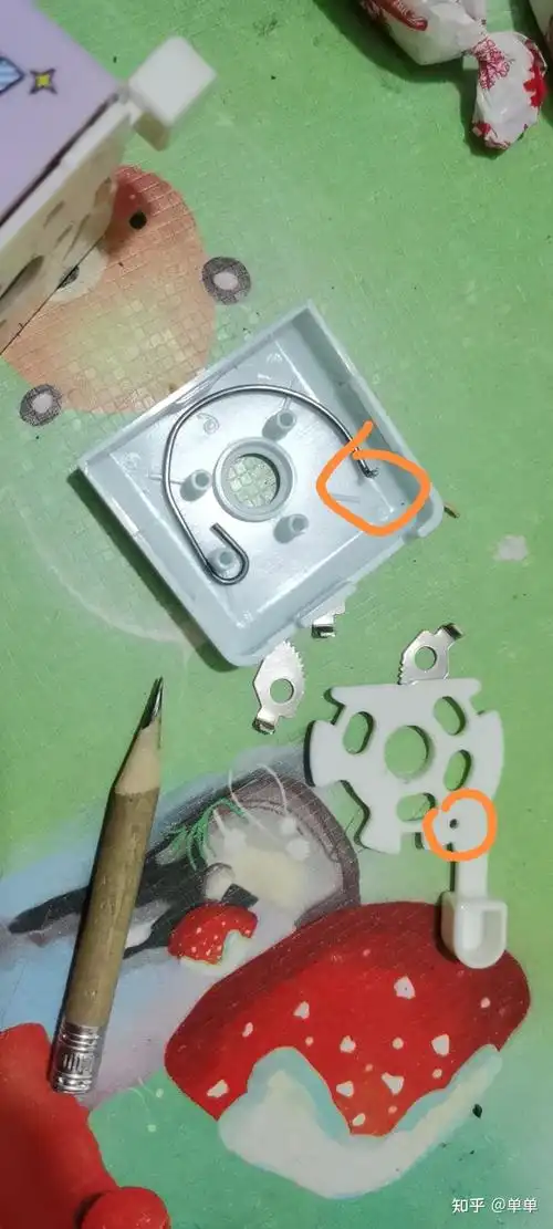 自动转笔刀内部结构是怎样的?拆开后,如何安装?(拆开安不上了.