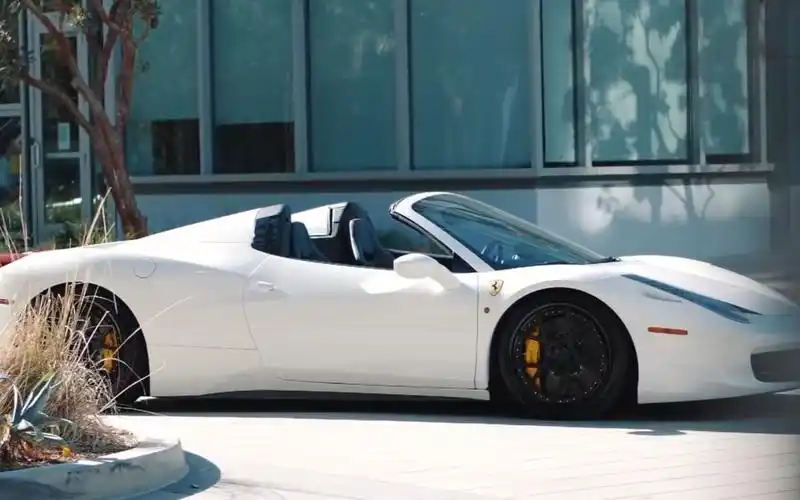 白色法拉利458 spider ,敞篷超跑日常开,实用吗?