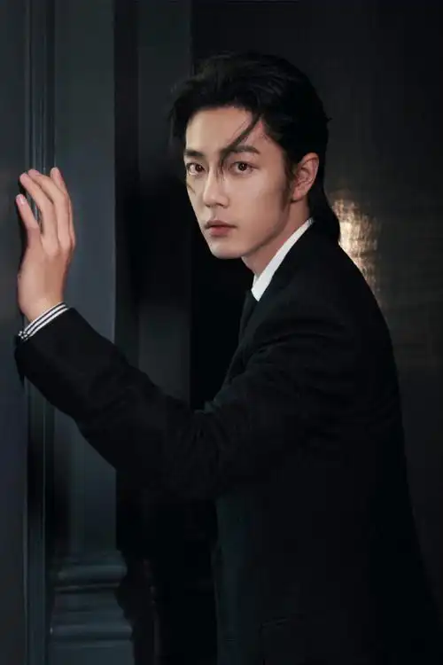 肖战长发高清图##肖战登新加坡报纸